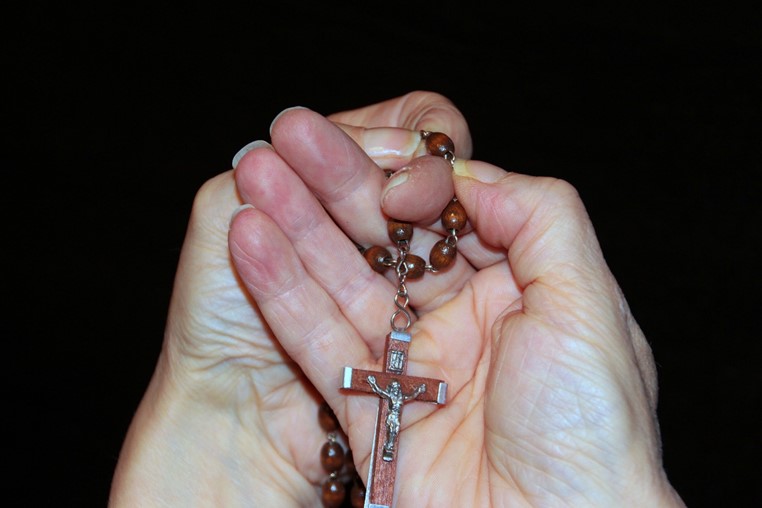 HandswithRosary